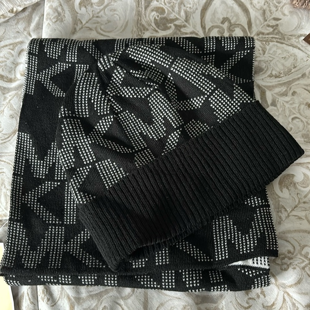 Matching scarf and hat black and white  gift set
